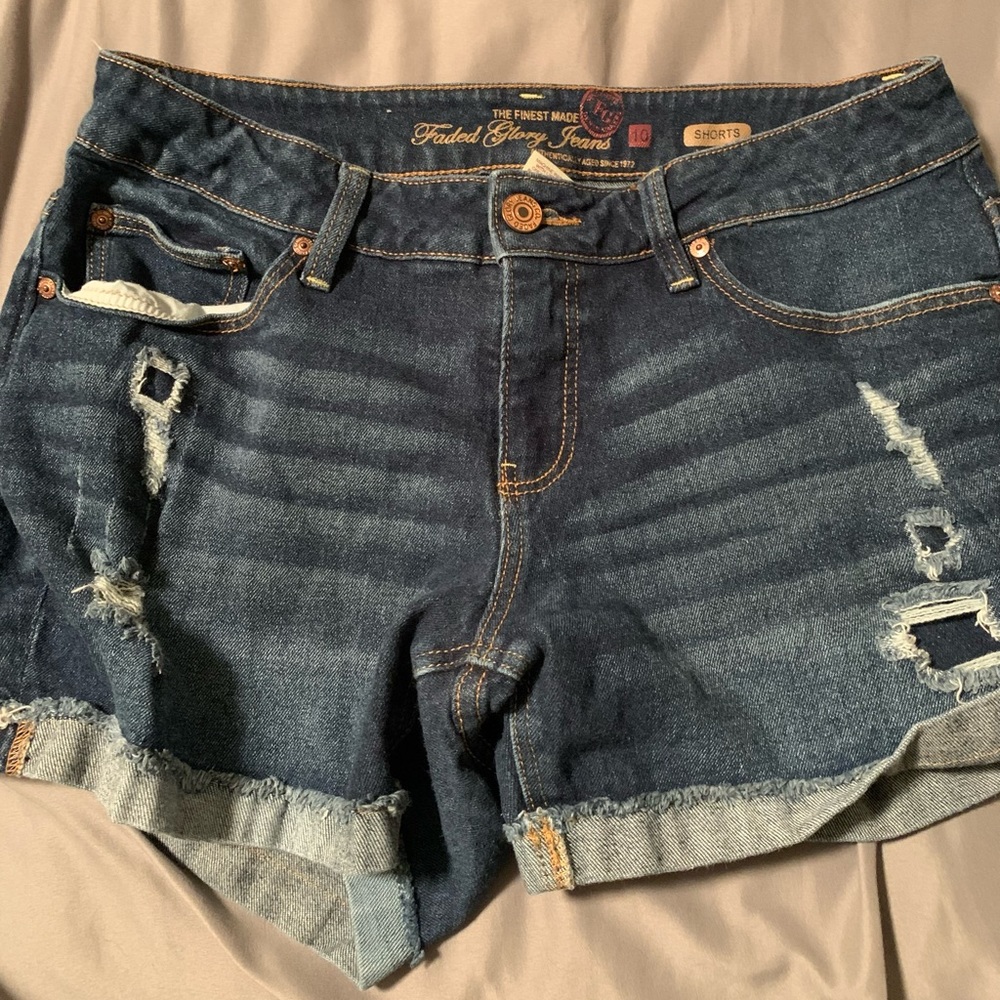 FADED GLORY SHORTS. SIZE 10